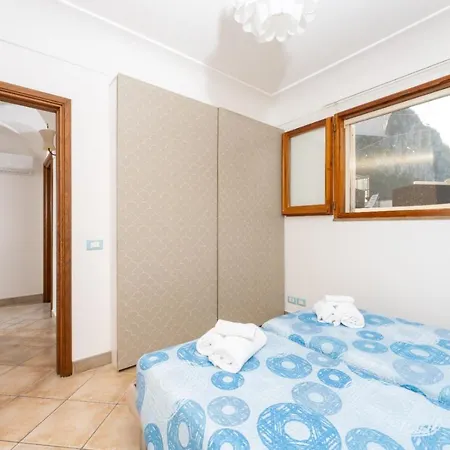 Casa Vacanza La Scogliera Appartement *